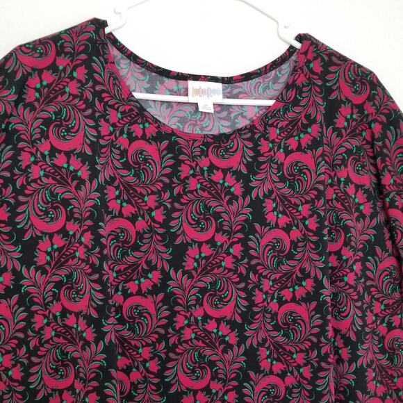 LuLaRoe Pullover Red Black Green Top Short Sleeves Round Neck Hi-Low Hem Size M - Picture 2 of 6